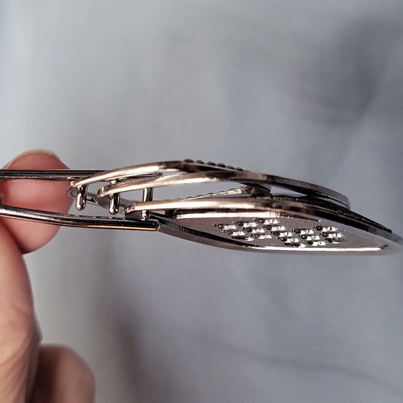 π©· 3/$15 3-tier Diamond Shaped Silver Pendant Necklace with crystal detail NWOT - Picture 4 of 5